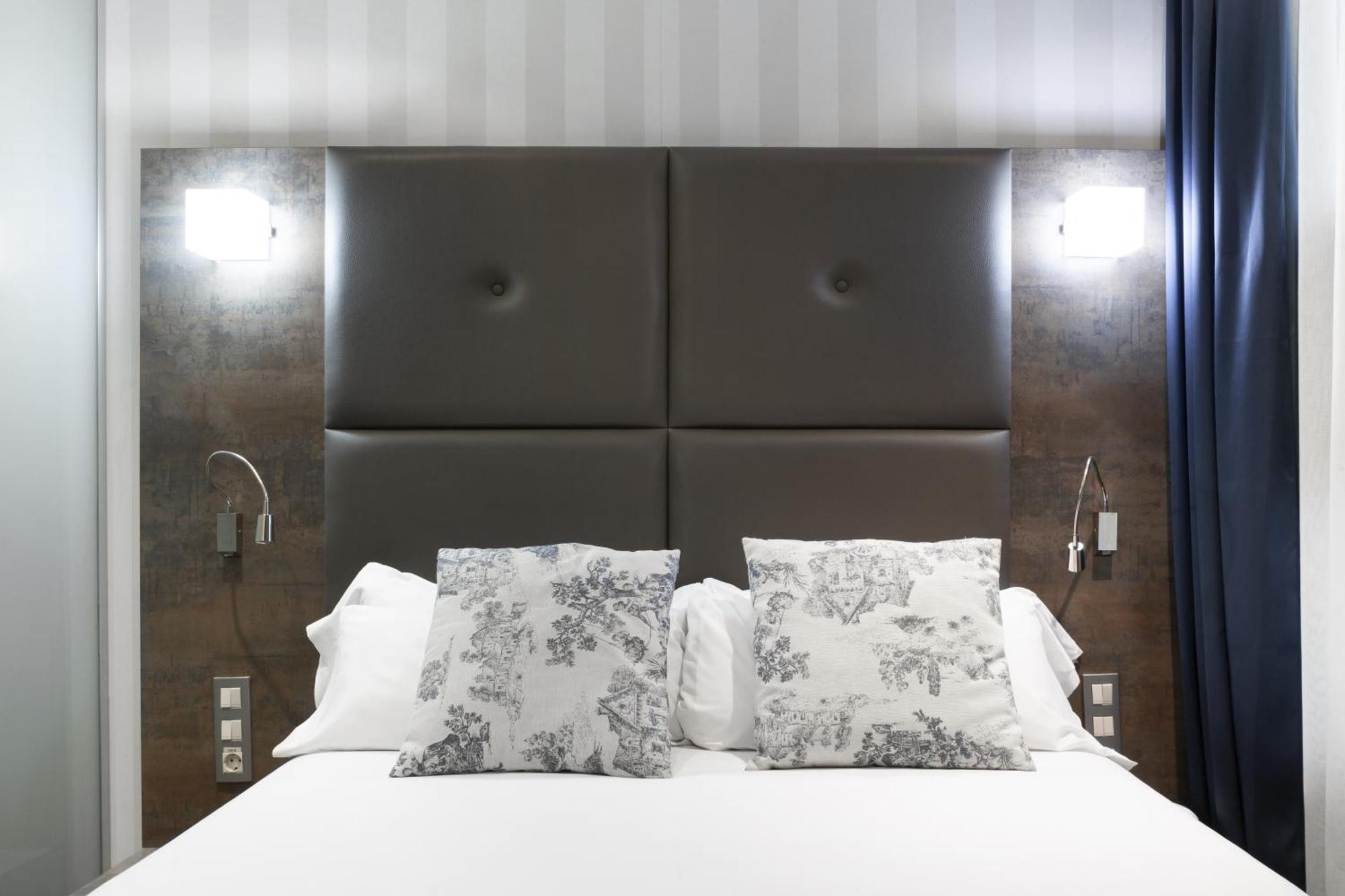 Small Double Room,1546035334:JPEG