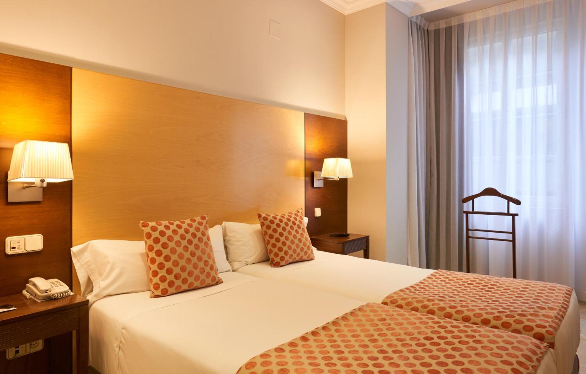 Quarto Triplo (2 Adultos + 1 Criança)