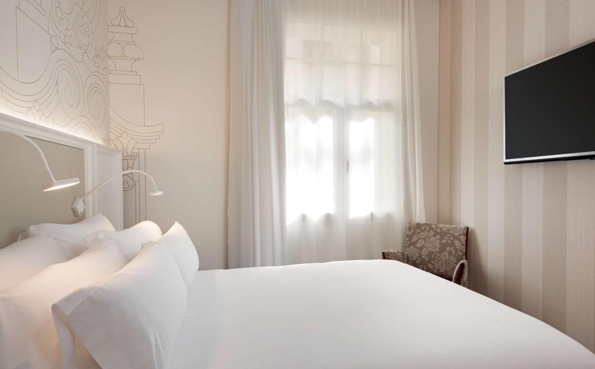 Superior Double or Twin Room,1729990308:JPEG