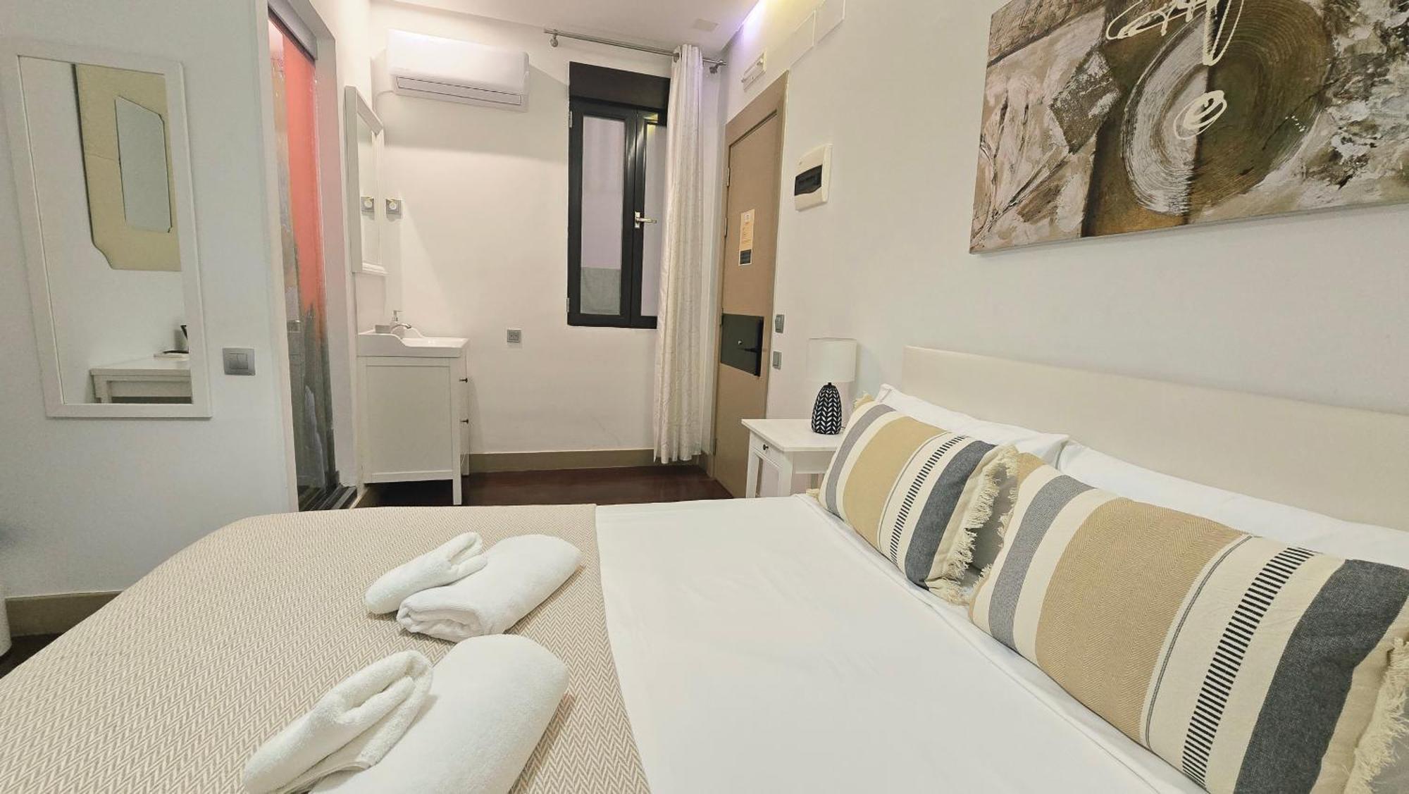 Double Room Private Bathroom