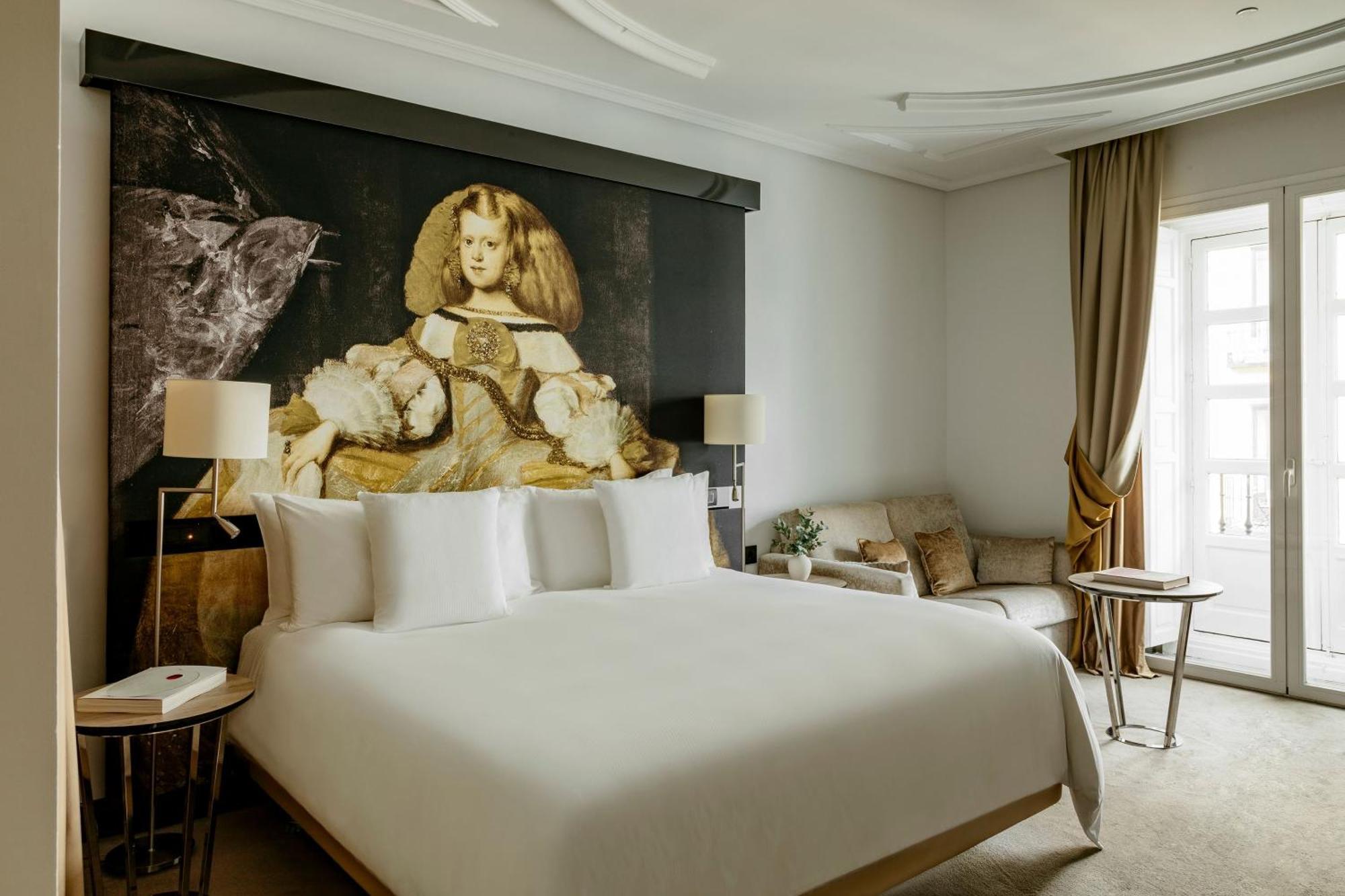 Supreme Room Red Level