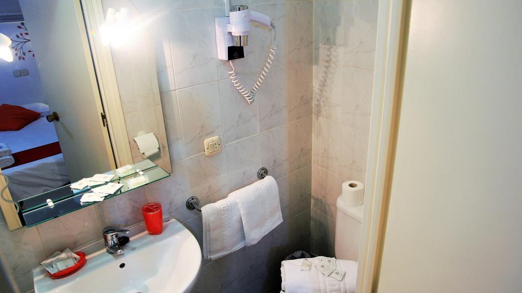 Habitación Doble con baño privado - 2 camas